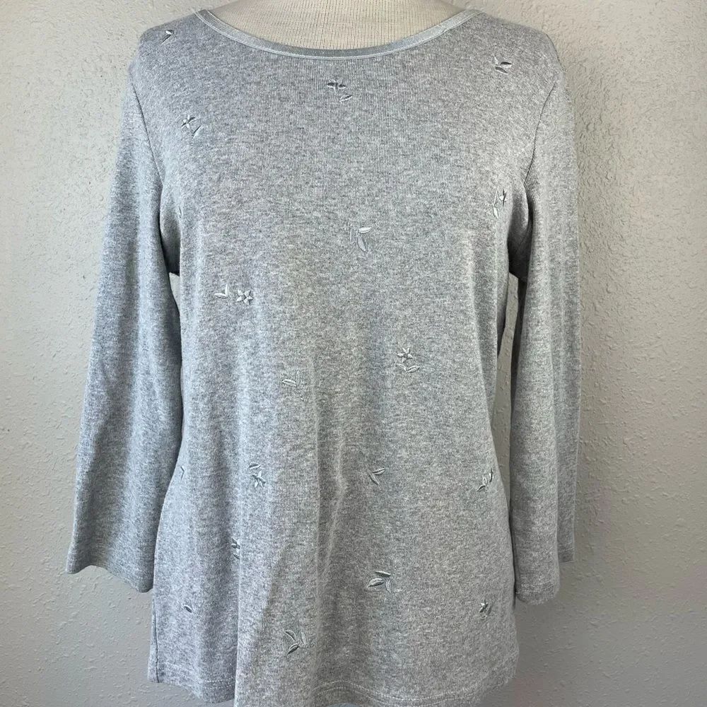 Pre-Owed Gloria Vanderbilt Womens Gray Long Sleeve Shirt w/Embroidered Flowers L